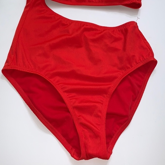 Kona Sol Textured Ribbed Side Cut Out Medium Coverage One Piece Swimsuit - Picture 4 of 16